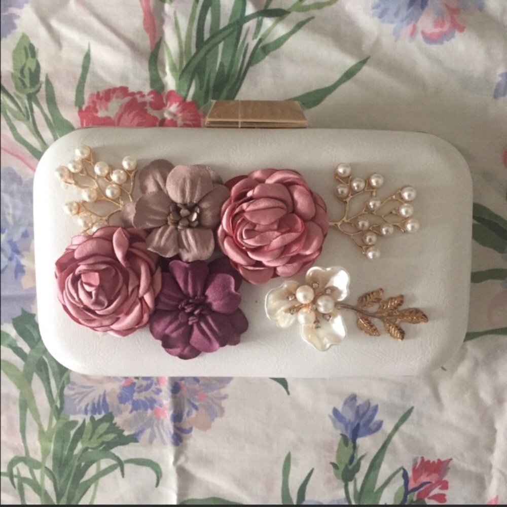 NEW 👛3D Floral Applique Clutch👛
